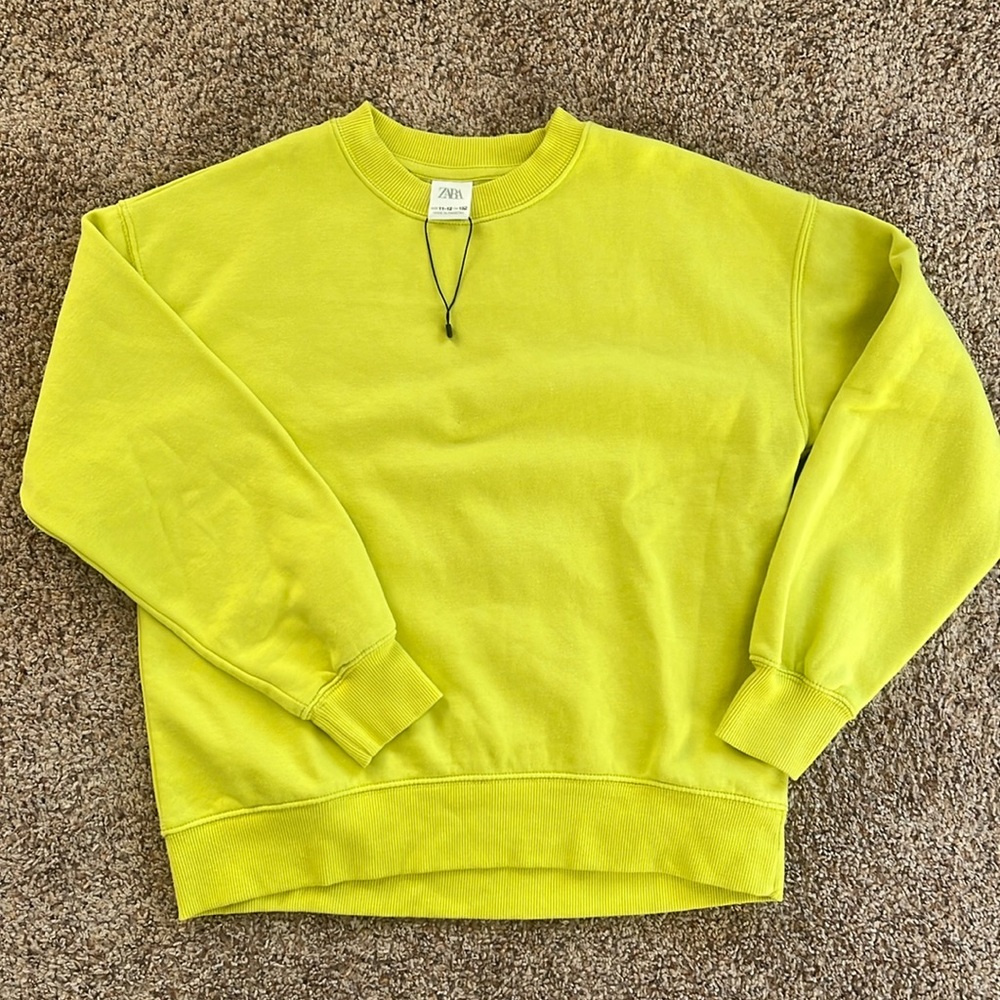 Basic girls sweatshirt from Zara